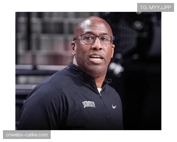 官方:迈克·布朗当选NBA三月份最佳教练